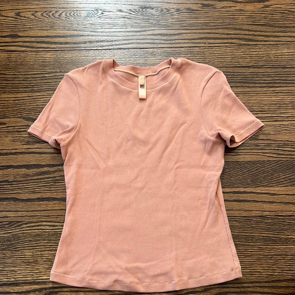 SKIMS Short Sleeve Rib Tee in Dusty Pink